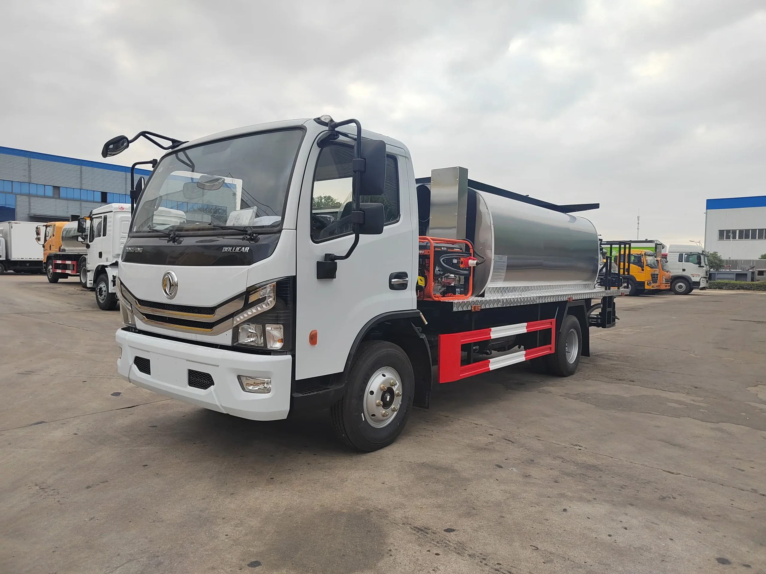 Feiteng RHD 6000L Intelligent Bitumen Distributor Truck | Dongfeng 4×2 Asphalt Sprayer with Precision Control